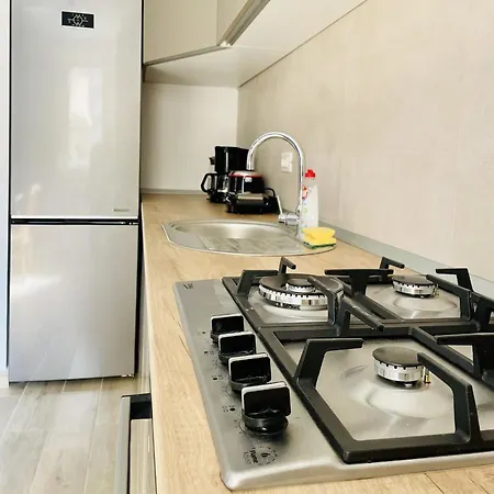 Mountain Crib In Urban Plaza W. Parking & Netflix Appartement