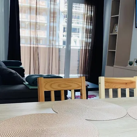 Mountain Crib In Urban Plaza W. Parking & Netflix