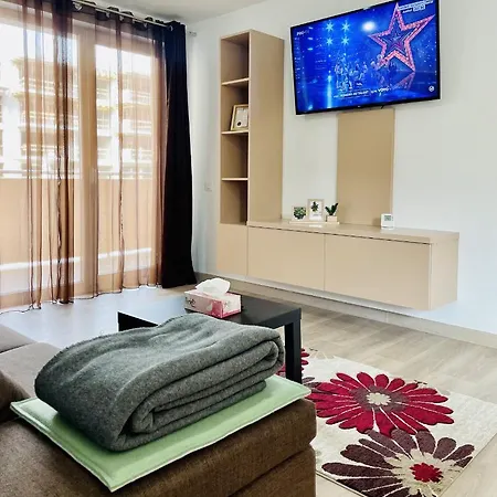 Mountain Crib In Urban Plaza W. Parking & Netflix Apartment *