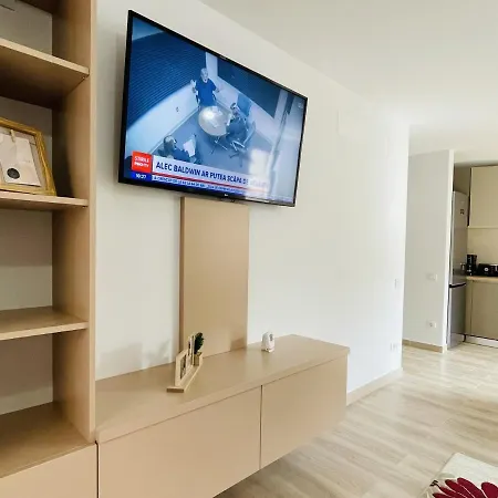 Mountain Crib In Urban Plaza W. Parking & Netflix Brașov
