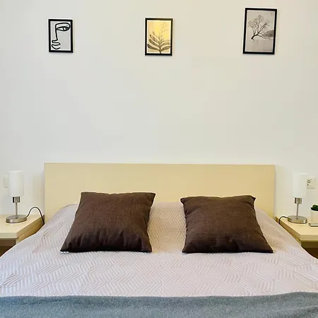 Mountain Crib In Urban Plaza W. Parking & Netflix בראשוב