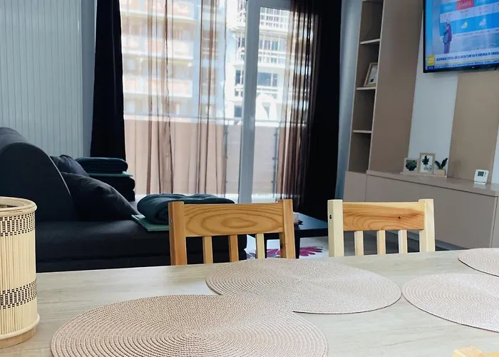 Mountain Crib In Urban Plaza W. Parking & Netflix