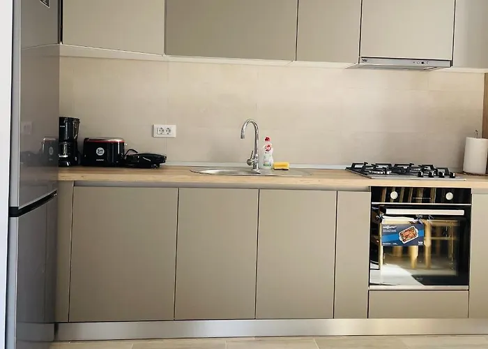 Mountain Crib In Urban Plaza W. Parking & Netflix בראשוב