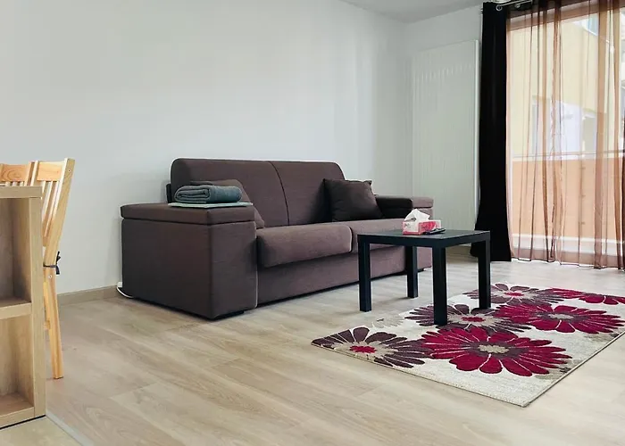 Mountain Crib In Urban Plaza W. Parking & Netflix Apartment *