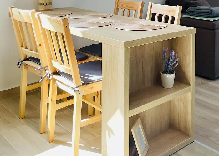 Apartment Mountain Crib In Urban Plaza W. Parking & Netflix