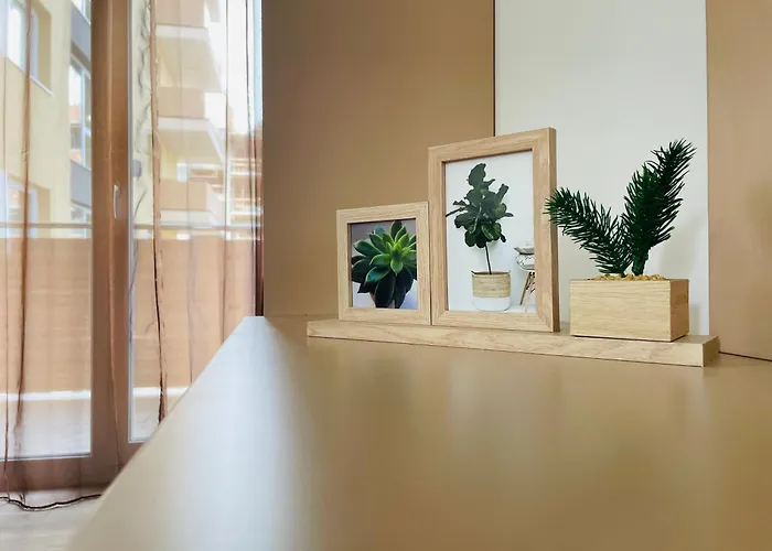 Mountain Crib In Urban Plaza W. Parking & Netflix