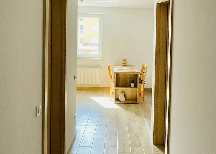 Mountain Crib In Urban Plaza W. Parking & Netflix דירה בראשוב